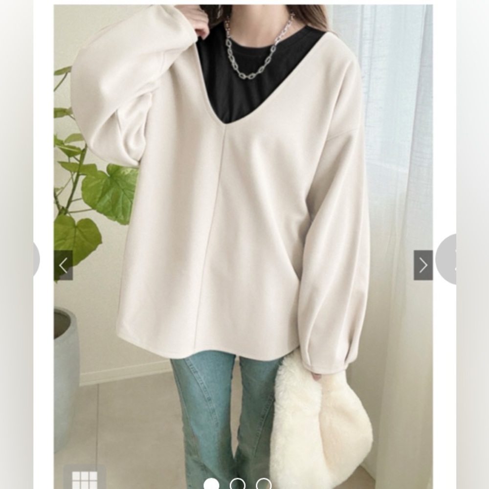 New! V-neck ground hem side slit tops